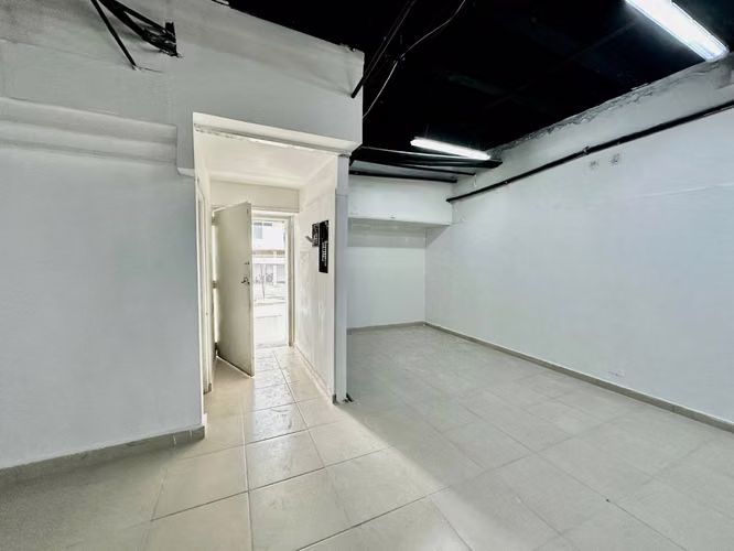 Alquiler de local comercial en Plaza Inca, Av. Manuel Espinoza. YP - Imagen 3