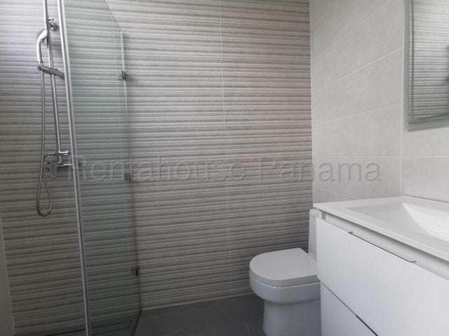 Apartamento en Alquiler en Santa Maria  JG