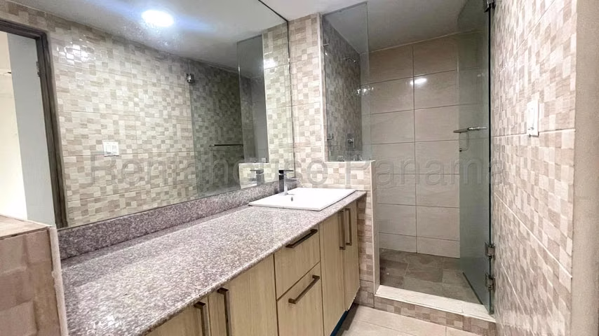 Venta de Apartamento en Paitilla, PH Perlas del Pacifico 26LGG5819
