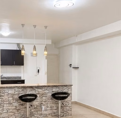 Apartamento en Pueblo Nuevo I con balcón y remodelado  - Imagen 7