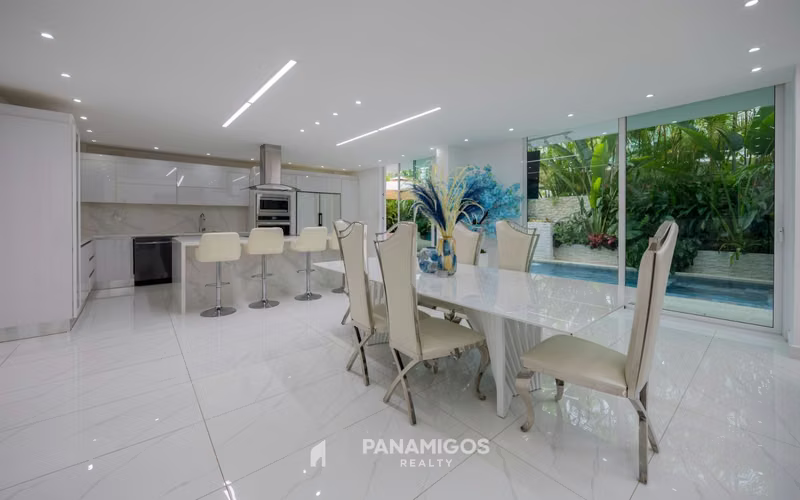 House with pool for sale in Costa Esmeralda - Costa Sur