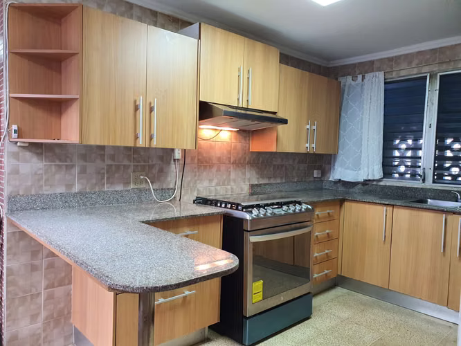 CASA DE UN NIVEL CON PISCINA, UBICADA EN EL CORAZÓN DE LA CIUDAD