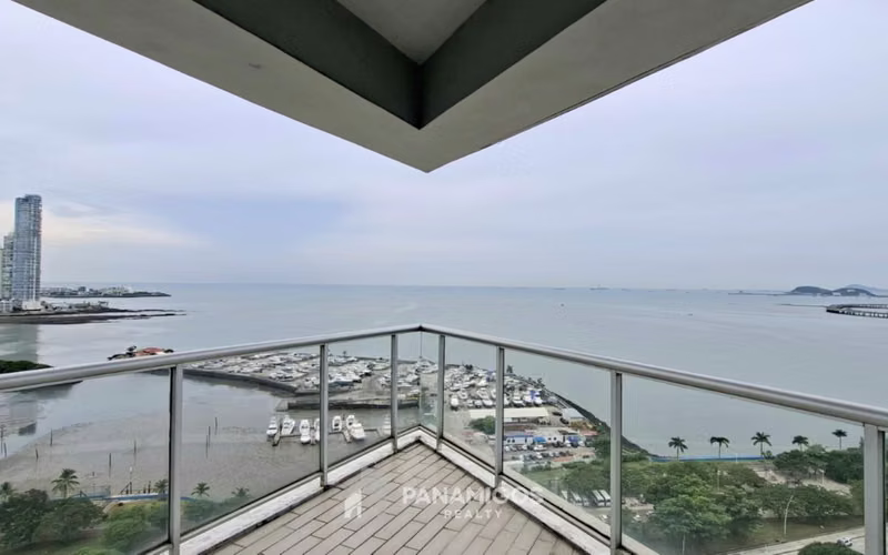 Apartamento con vista al mar en venta en PH Yacht Club - Imagen 2