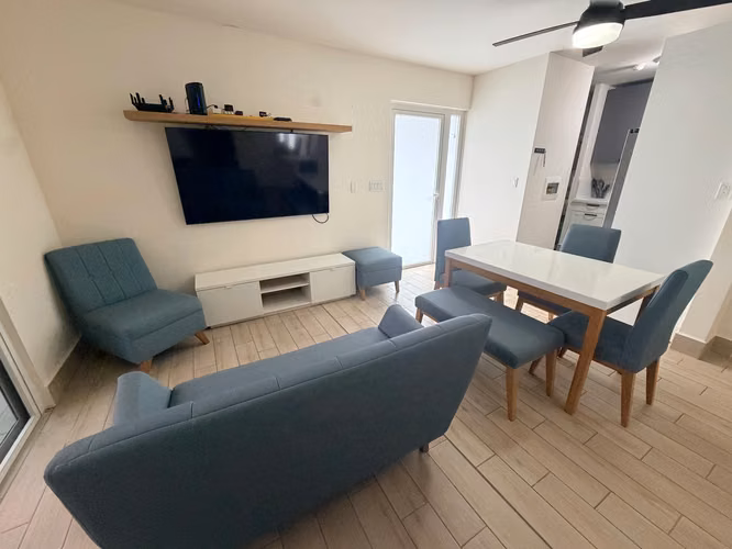 Villa en Playa Caracol en venta!