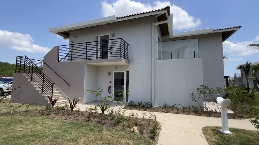 Villa en Playa Caracol en venta!