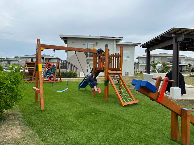 Villa en Playa Caracol en venta!