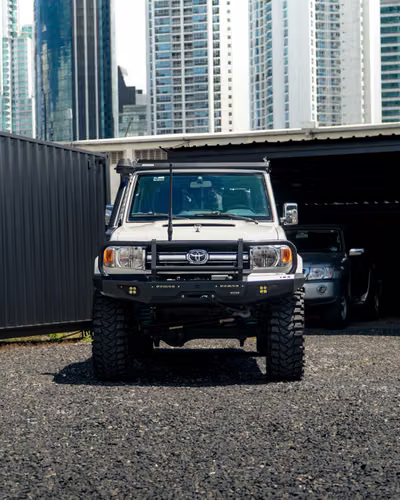 Toyota Land Cruiser serie 79 2023 | V8 Diésel | MANUAL | 40,500Km - Imagen 2
