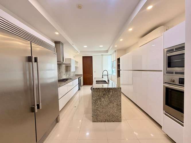 Apartamento de 4 rec vista al mar y ciudad en venta - Costa del Este