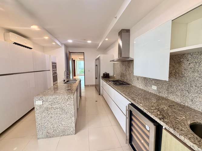 Apartamento de 4 rec vista al mar y ciudad en venta - Costa del Este