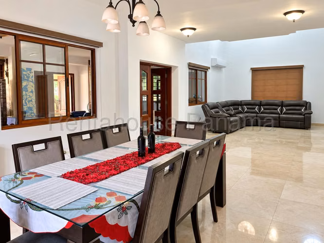 Venta de Casa en Clayton MCD27-916