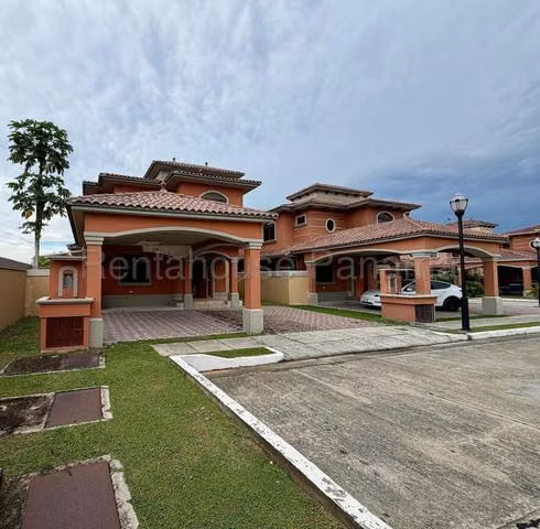 House for Sale in Costa Sur JG