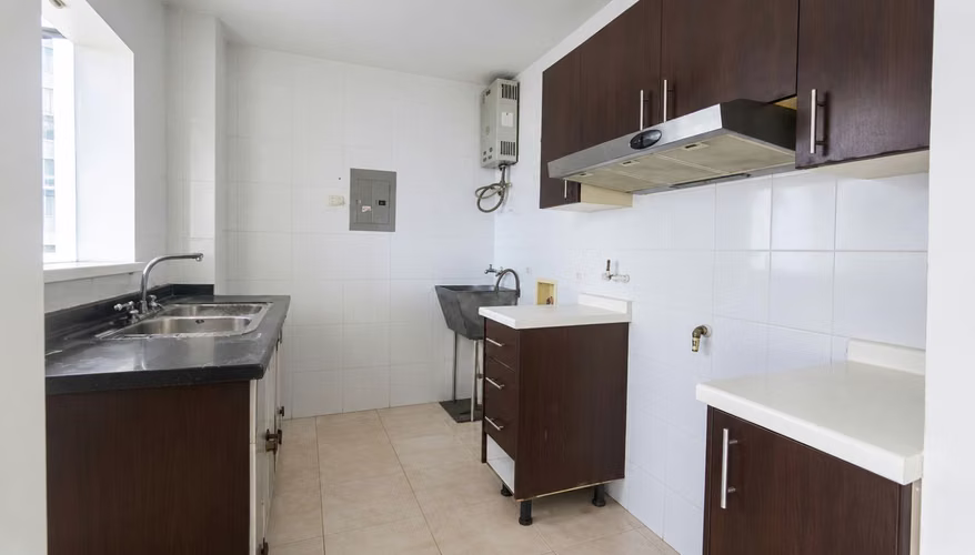 Venta de apartamento para restaurar en Plaza Edison - Imagen 2