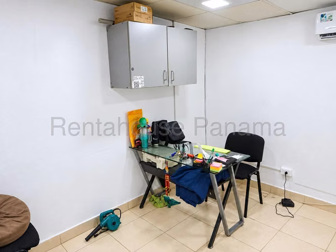 Venta de plaza comercial con 8% de rentabilidad Chanis GGS27-2671