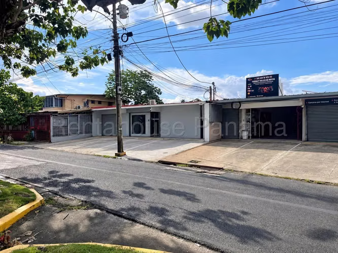 Venta de plaza comercial con 8% de rentabilidad Chanis GGS27-2671