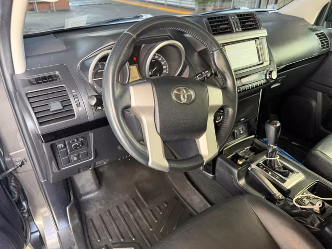 Toyota Prado Turbo Diésel.  Único Dueño, Poco kilometraje. 7 plazas de asientos.  - Imagen 5