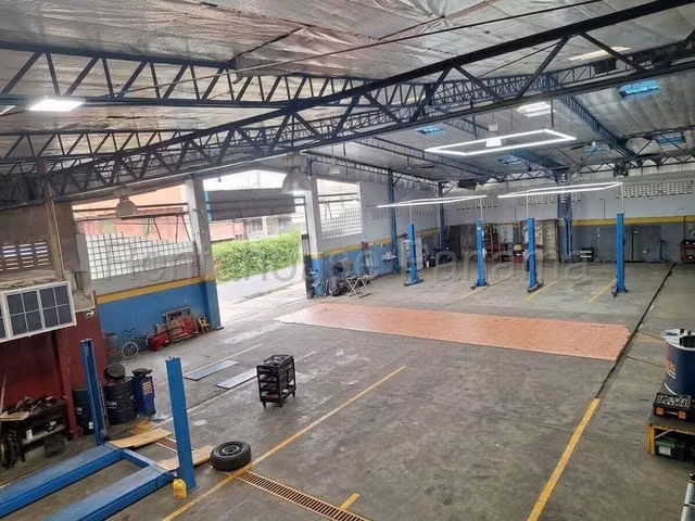 Galera en venta en Parque Lefevre 27MM2560