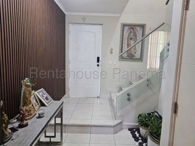 Venta de Casa en Versalles, Residencial Quintas de Versalles 26LGG8220