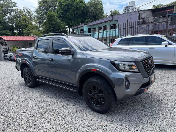 Nissan frontier pro4x 2024 full extras - Imagen 4