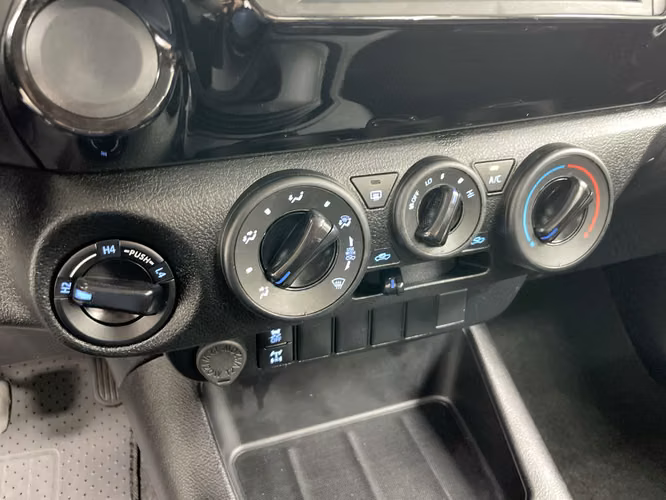 TOYOTA HILUX - 2025 - PPHX - Automarket - Imagen 9
