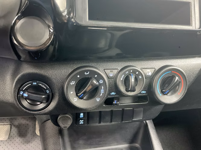 TOYOTA HILUX - 2024 - PPHX - Automarket - Imagen 9