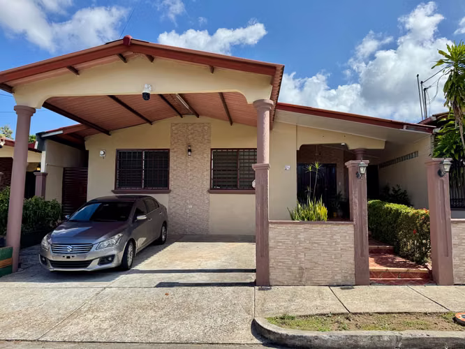 Alquiler de Casa amoblada en Brisas del Golf - Imagen 4