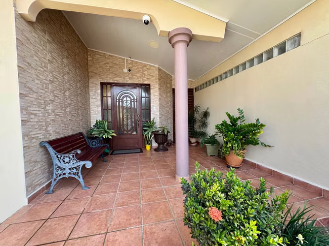 Alquiler de Casa amoblada en Brisas del Golf - Imagen 3
