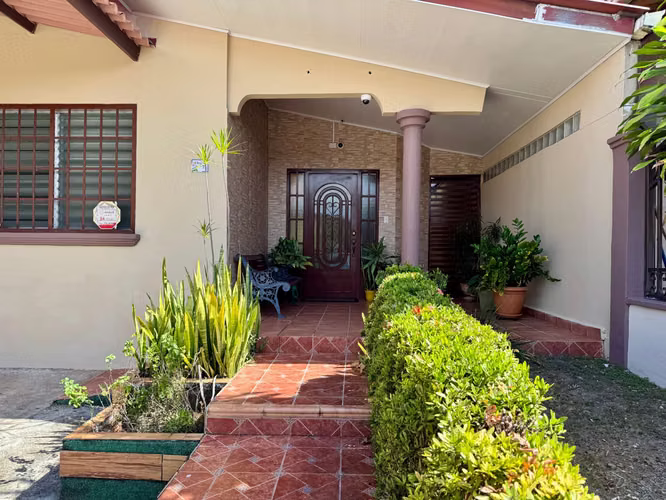 Alquiler de Casa amoblada en Brisas del Golf - Imagen 2