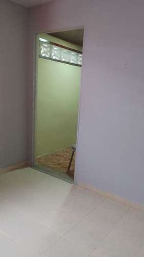 Cuarto en las Acacias, baño, pequeña cocina, entrada independiente.