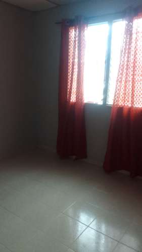 Cuarto en las Acacias, baño, pequeña cocina, entrada independiente.