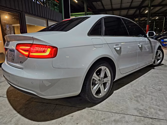 Audi A4 1.8 Turbo - Imagen 4