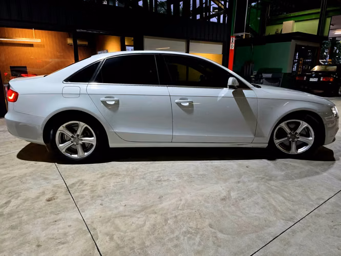 Audi A4 1.8 Turbo - Imagen 5