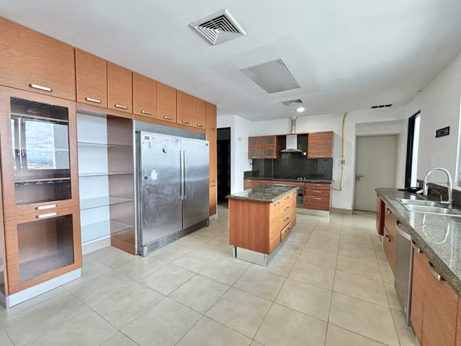 Exclusivo y Amplio Apartamento Frente al Mar en PH Ten Tower – Costa del Este