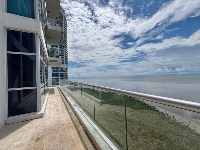 Exclusivo y Amplio Apartamento Frente al Mar en PH Ten Tower – Costa del Este