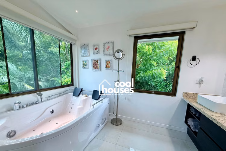 Venta hermosa casa en Clayton, 4 recamaras, jardín 