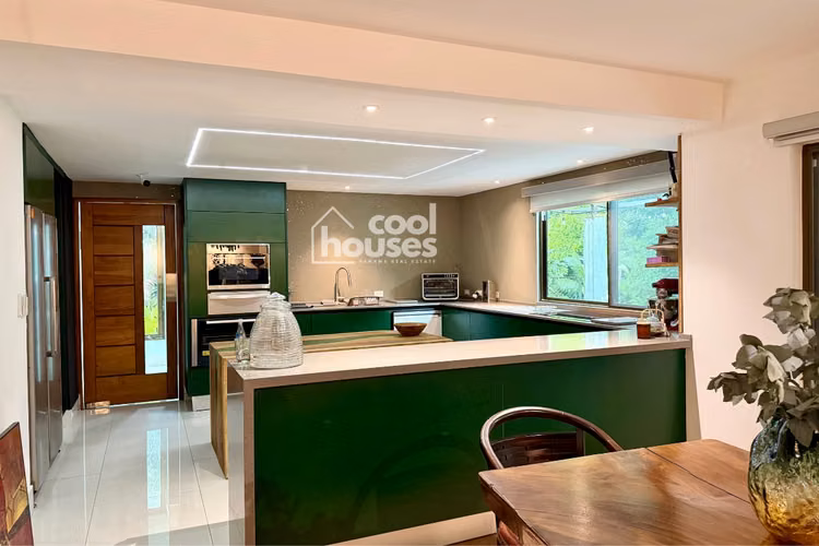 Venta hermosa casa en Clayton, 4 recamaras, jardín 