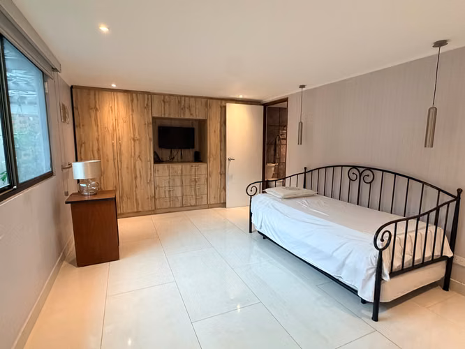 Venta hermosa casa en Clayton, 4 recamaras, jardín 