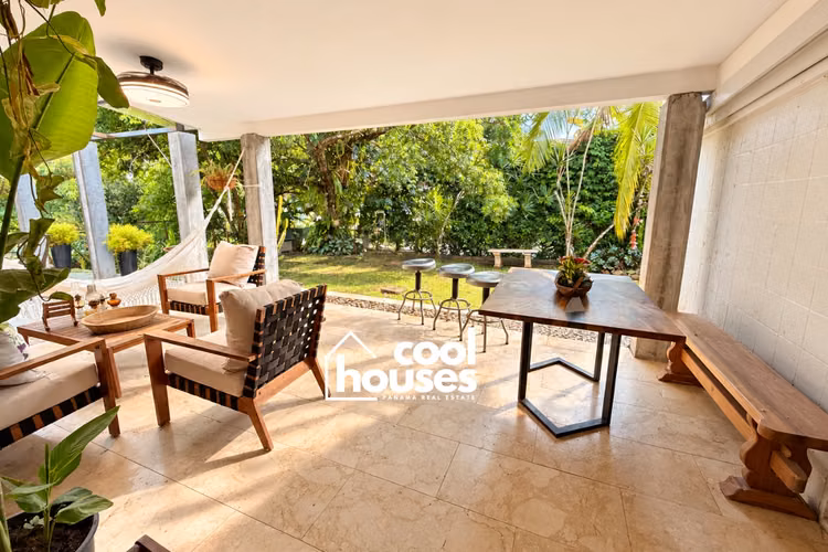 Venta hermosa casa en Clayton, 4 recamaras, jardín 