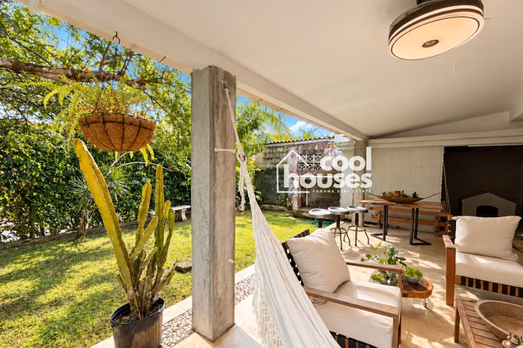 Venta hermosa casa en Clayton, 4 recamaras, jardín 