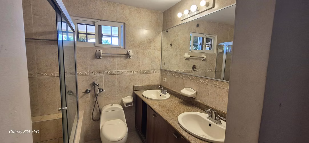 VENTA DE CASA EN PH RESIDENCIAL LAS HUACAS  - Imagen 8
