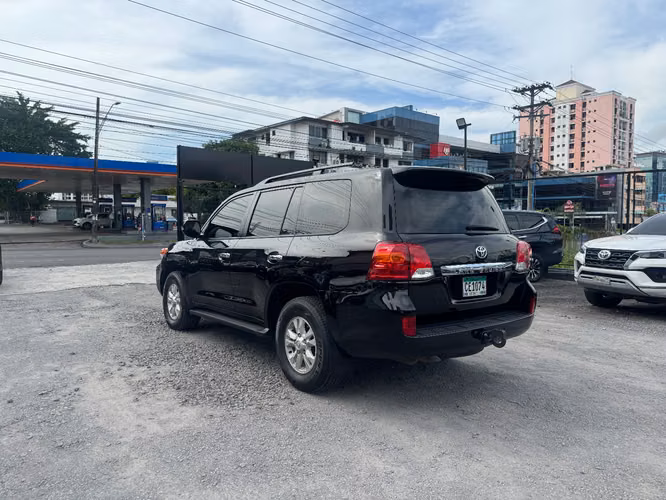 TOYOTA LAND CRUISER 2015 - Imagen 19