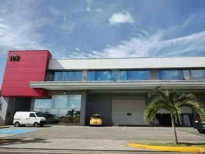 Alquilo OfiBodega con Show Roon (Cerca Costa del Este) 