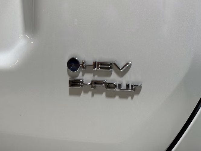 TOYOTA RAV4 HEV E-FOUR 2026