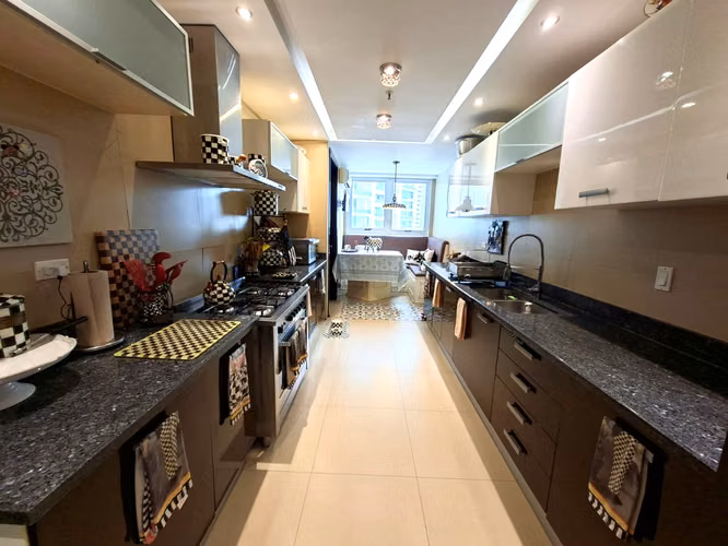 271152. Se vende increible apartamento 363m, 4 rec, 4.5 baños. Vista al mar