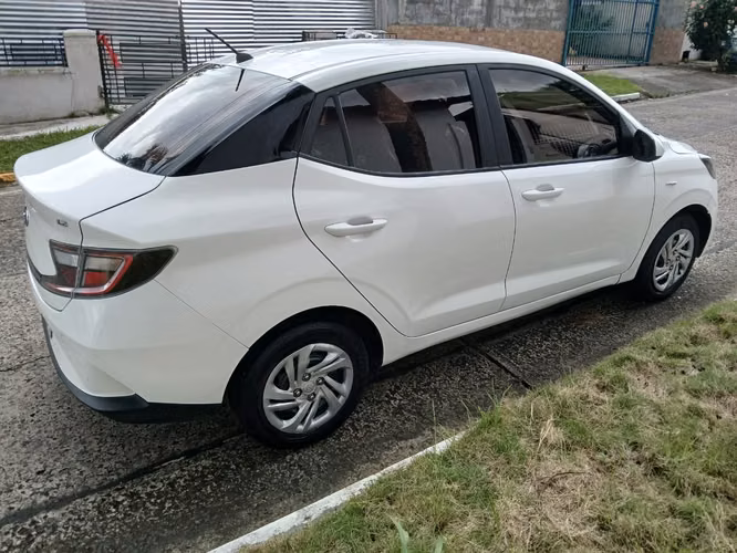 HYUNDAI Grand I10 2023, sedan, 82000 km, óptimas condiciones 