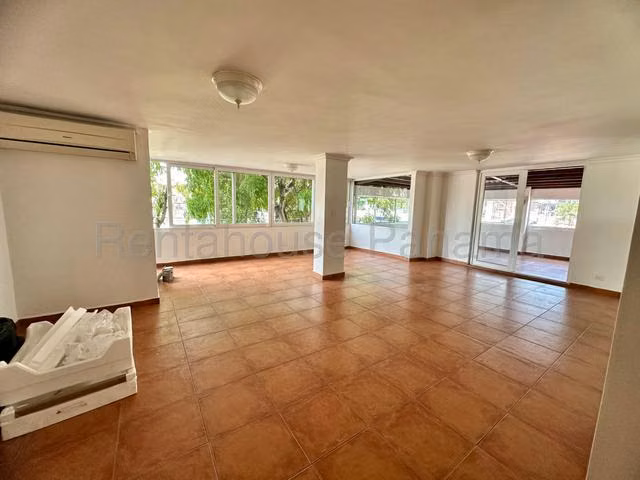 Venta de Apartamento en Obarrio, PH Irotama 26LGG3294 - Imagen 2