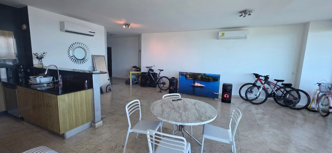 Se Vende Apartamento en Sky Residense en Ave balboa vista al mar - Imagen 4