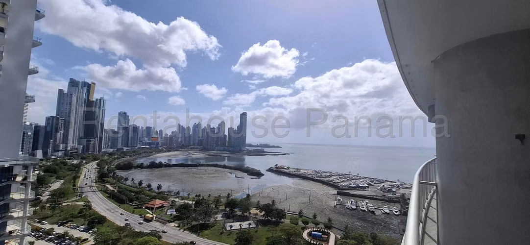 For Sale Furnished 2 Bedroom Apartment Oceanfront 151 m2 PH Yacht Club Avenida Balboa - ALYC 26-5857