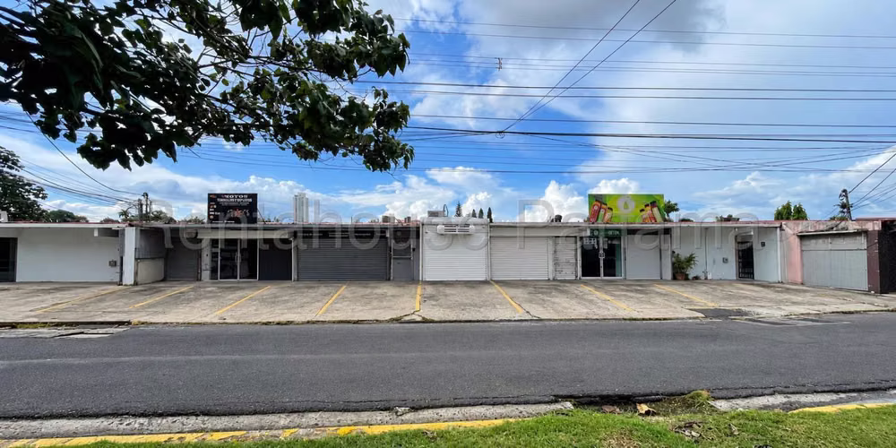 Venta de Local Comercial en Plaza Comercial Chanis HQ