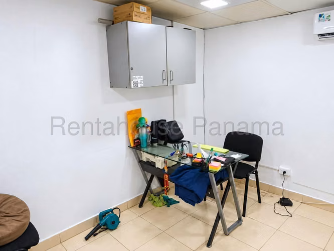 Venta de Local Comercial en Plaza Comercial Chanis HQ
