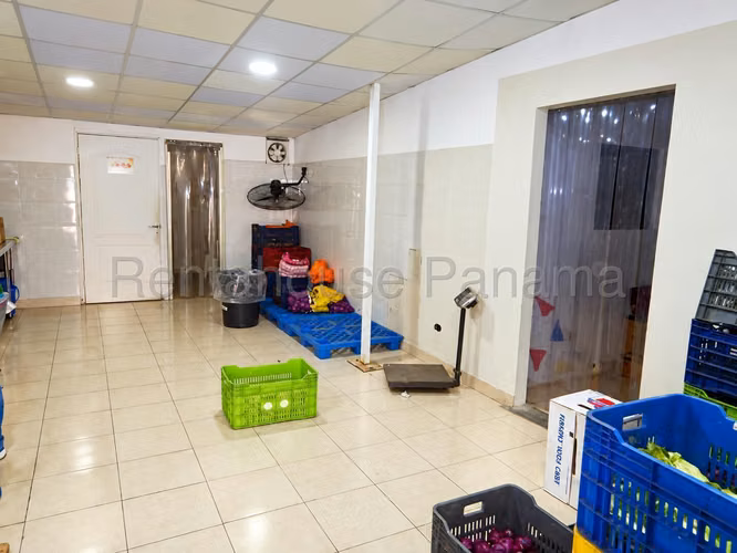 Venta de Local Comercial en Plaza Comercial Chanis HQ
